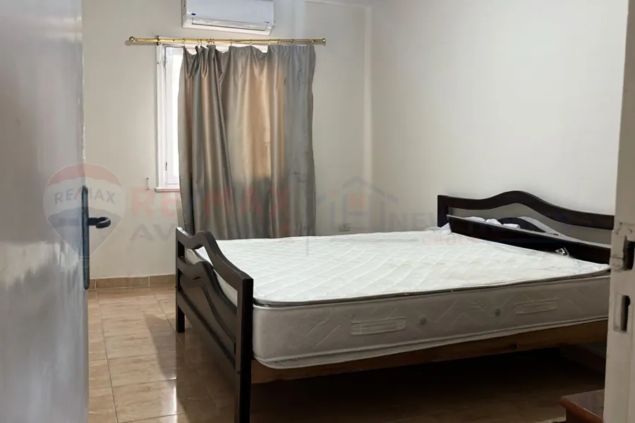 Furnished apartment for rent 100 m Sporting (directly on the sea)