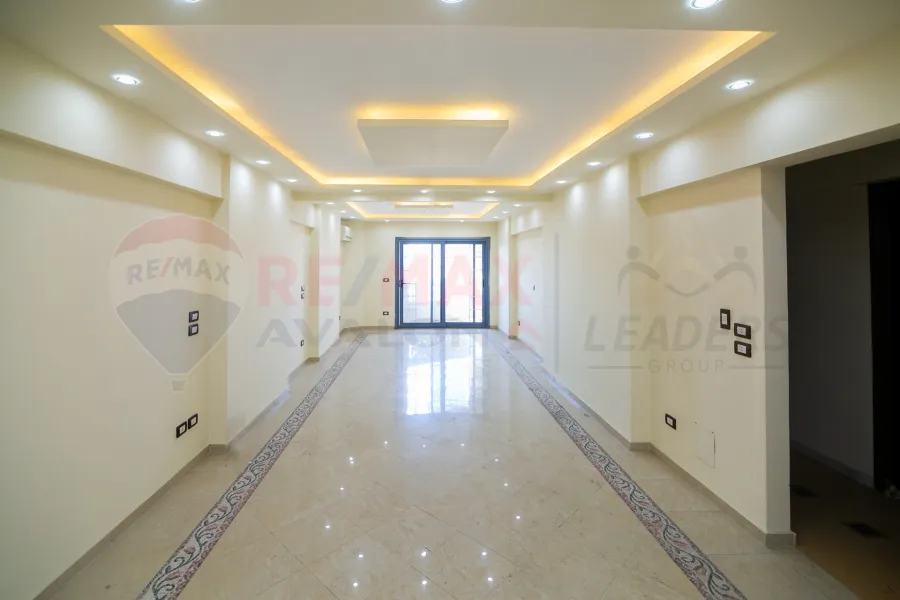 شقة للايجار 175 م كامب شيزار(ش أحمد قمحة)