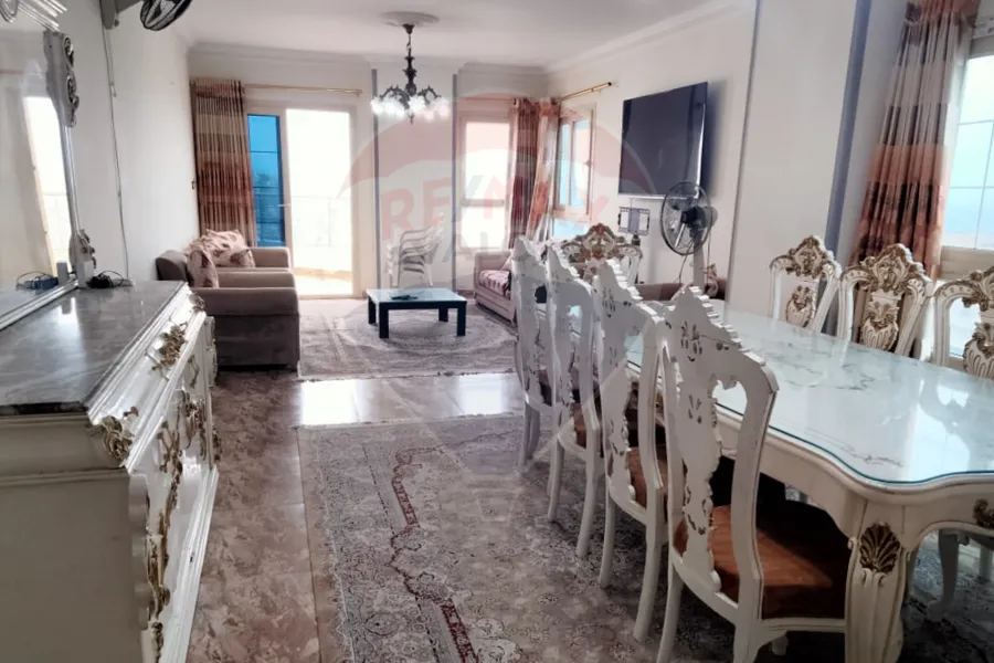 Apartment for rent 200 m El Shatby (University Bridge Street - steps from the sea)