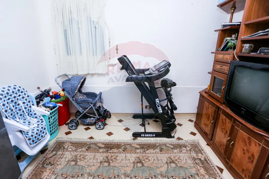 شقة للبيع 240 م ستانلي (ش عبد العزيز فهمي)