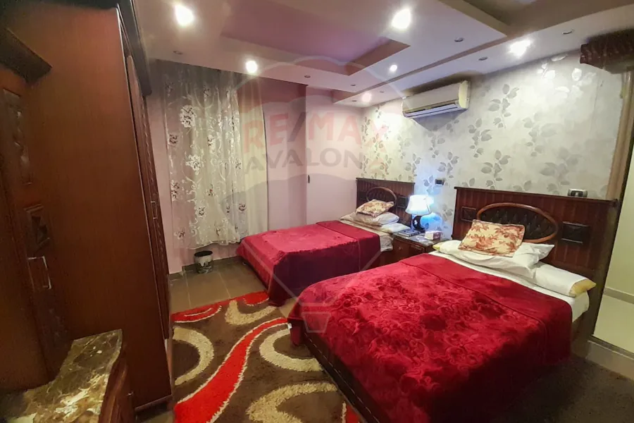 شقة للبيع 210 م السرايا (خطوات من البحر)