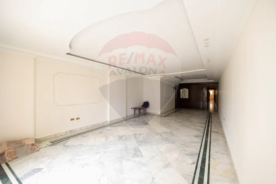 شقة للبيع 194 م لوران (ثالث نمرة من البحر)