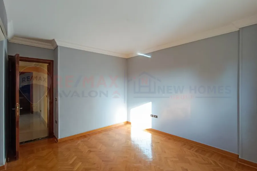 Apartment for sale 210 m Kafr Abdo (Al-Ismailia St.)