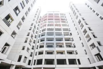 شقة للبيع 170 م سموحة (كومباوند ايست تاور- ش مدرسة الريادة)