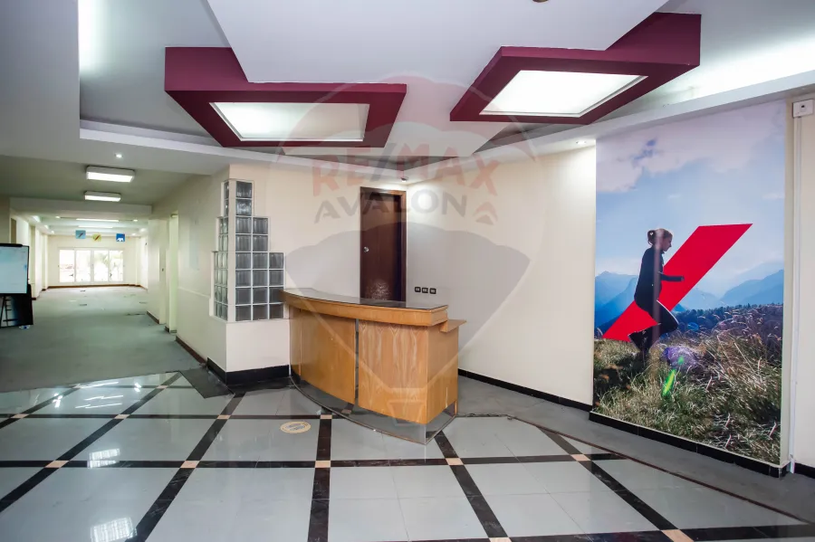 مقر إداري للإيجار 370 م سموحة (ش فوزي معاذ)