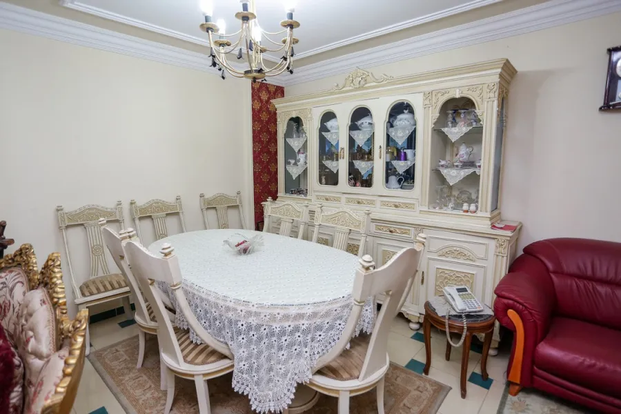 شقة للبيع 200م صافى سيدي بشر (أول نمرة من ش العيسوي)