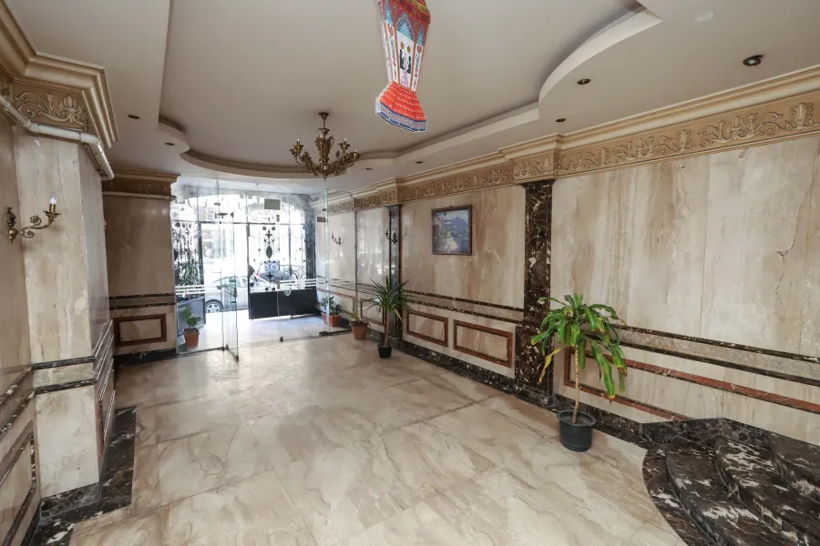 شقة للبيع 195م سموحة (ش فوزى معاذ الرئيسى)