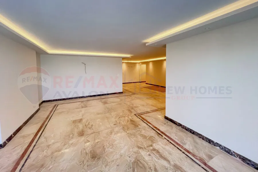 شقة للايجار 265 م الشاطبي (علي البحر مباشرة)