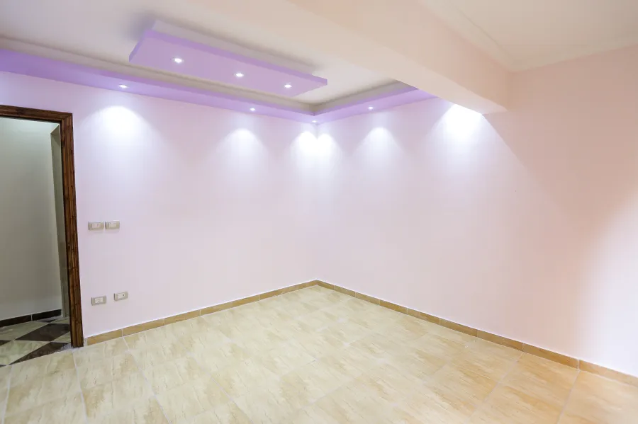 شقة للبيع 135 م ميامي ( ش قائد اسراب البحار )