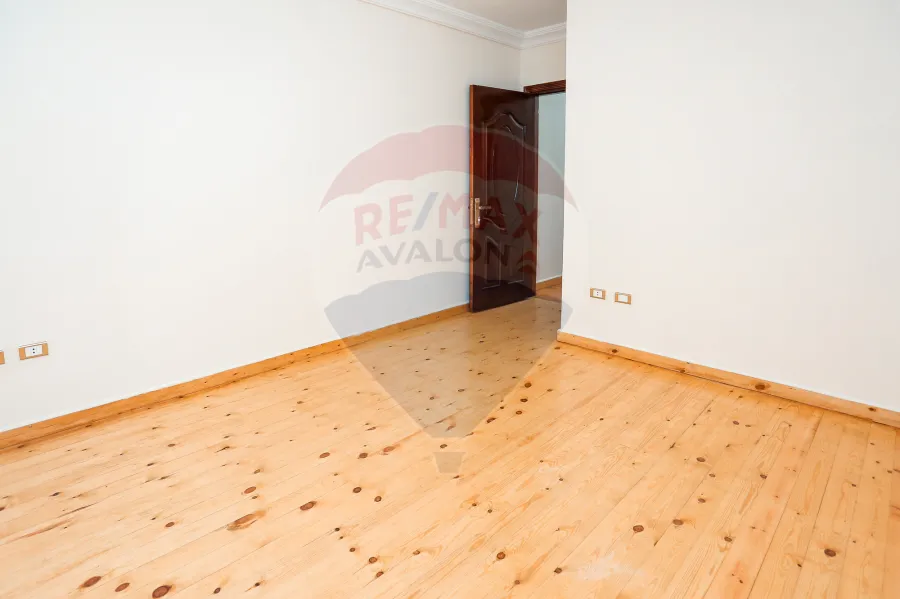 شقة للبيع 195 م ستانلى ( شارع عبد العزيز فهمى )