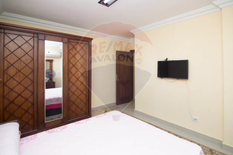 شقة للبيع 215 م كيلوباترا ( علي البحر مباشرة)