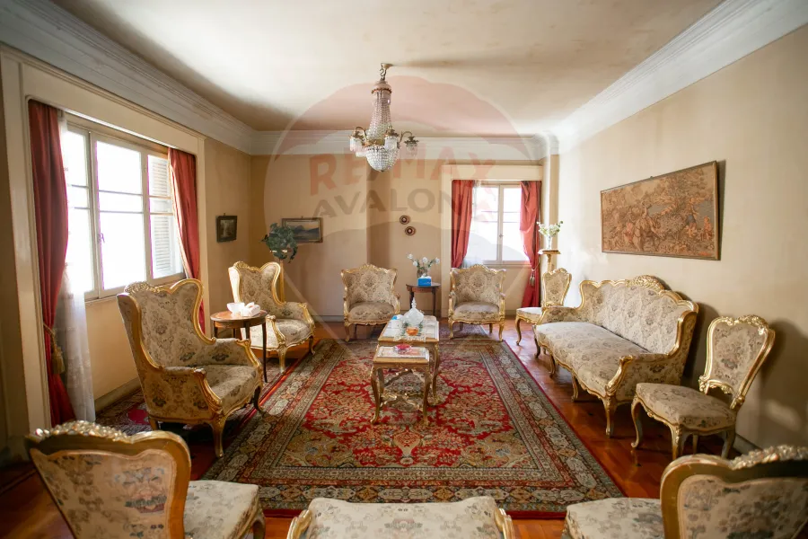 شقة للبيع 250 م سيدي جابر الشيخ (بين بورسعيد و البحر)