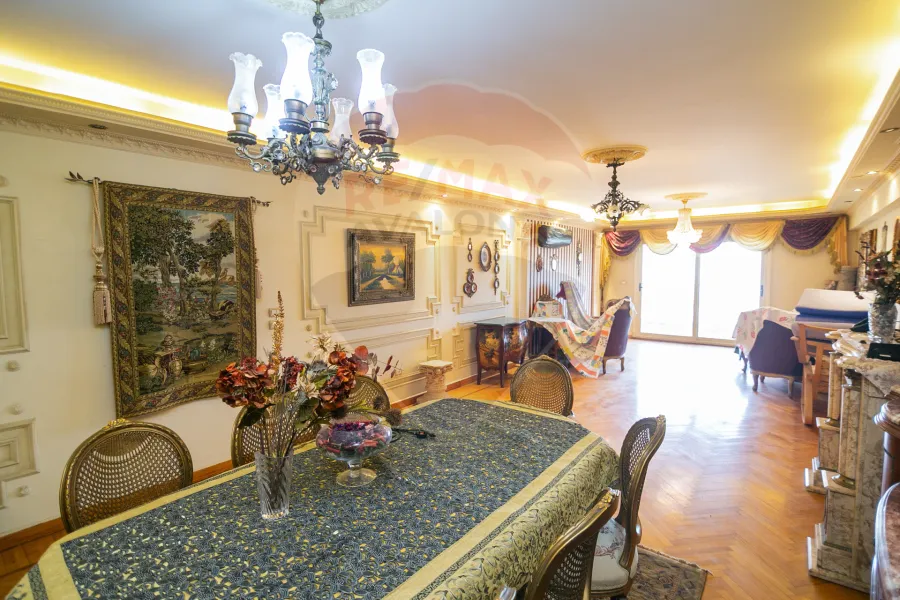 شقة للبيع 233 م كفر عبده (ش سكينة بنت الحسين)