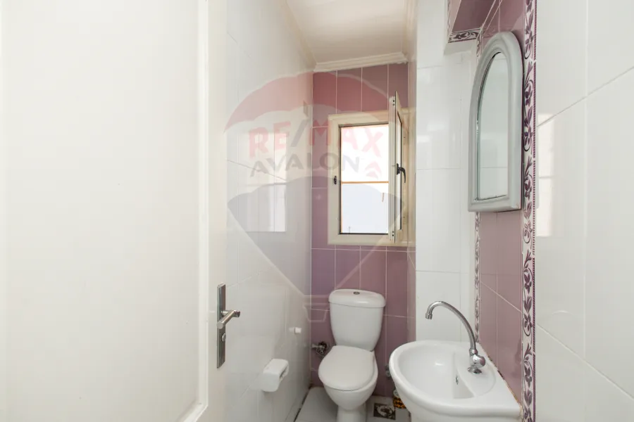 شقة للبيع 170 م المعمورة الشاطئ (خطوات من البحر)