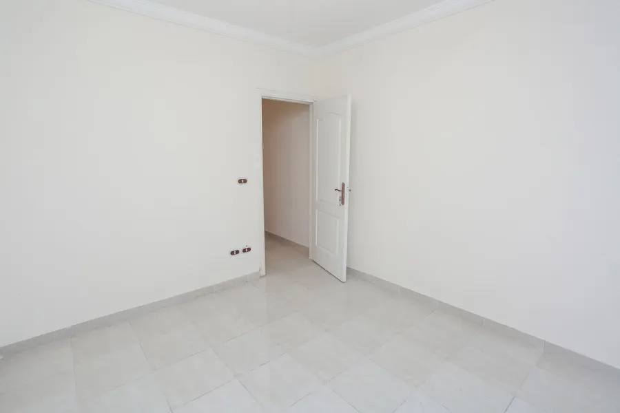 شقة للايجار 110م  المندرة (2 نمرة من البحر)