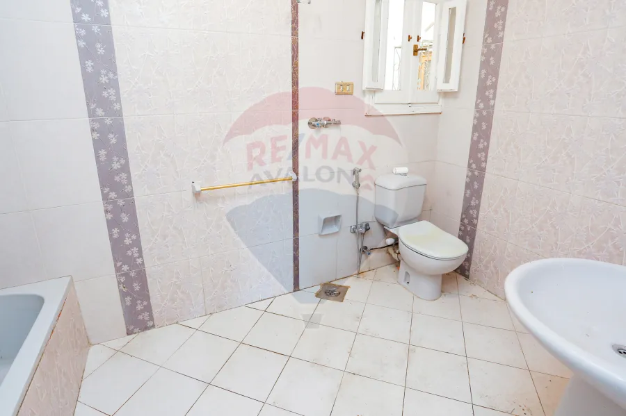 شقه للبيع 200 م  رشدى ( خطوات من شارع سوريا )