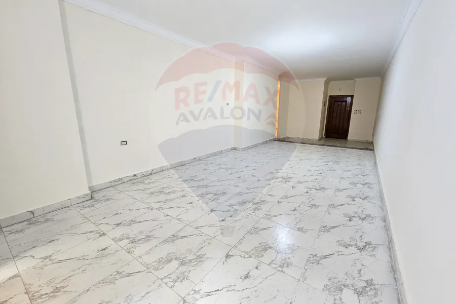 Apartment for sale 175 m Gleem (steps from the sea)