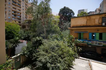 عقار للبيع 350م الأرض/800م مبانى لوران (خطوات من الترام)