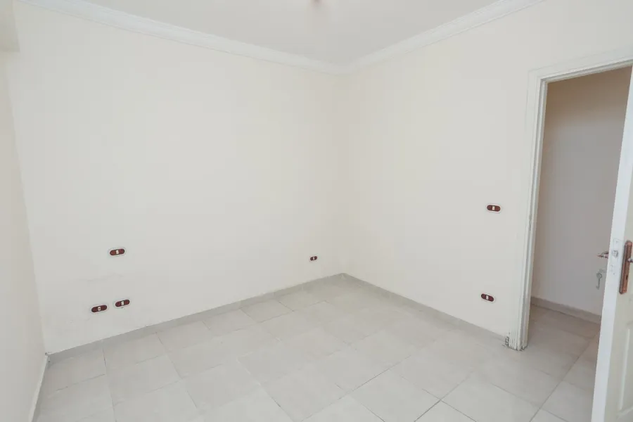 شقة للايجار 110م  المندرة (2 نمرة من البحر)