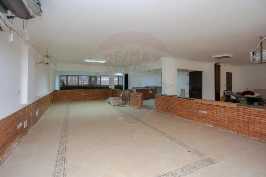 مقر إداري للايجار300 م كفر عبده (ش الاسماعيلية)