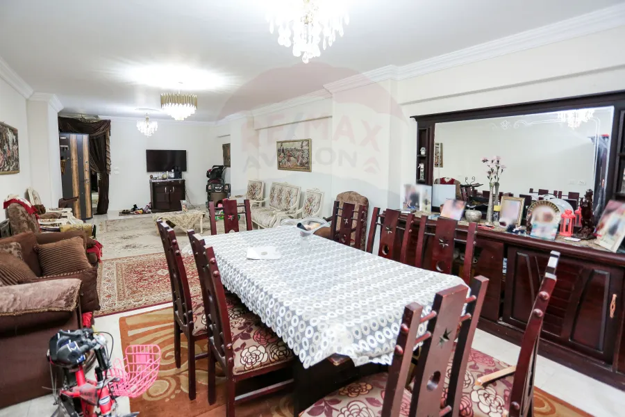 شقة للبيع 160 م ميامى (ش العيسوى)