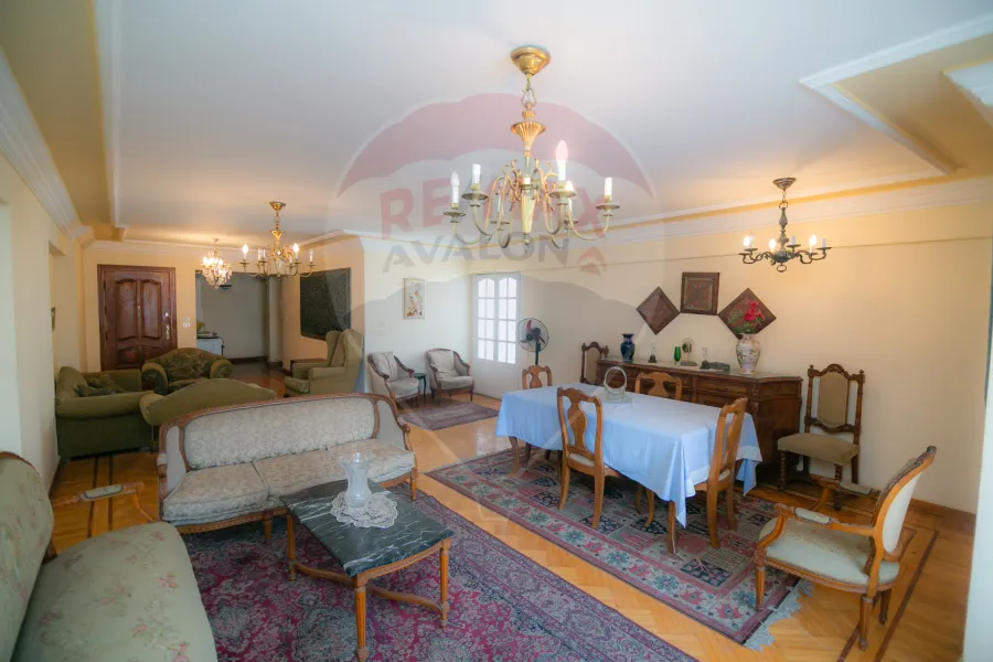 شقة للبيع 260 م جناكليس (ش ابو قير)  - 6,500,000 ج