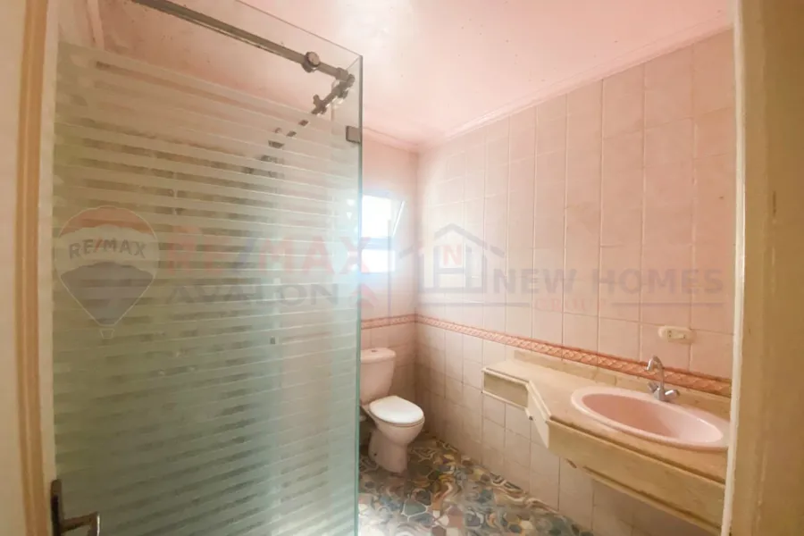 شقة للبيع 177 م لوران (علي الترام مباشرة)