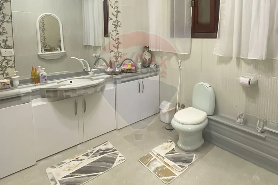 فيلا للبيع 1,250 م كينج مريوط (ش فاركو الرئيسي - بالقرب من المدرسة الأمريكية و أمام فندق هيلتون)