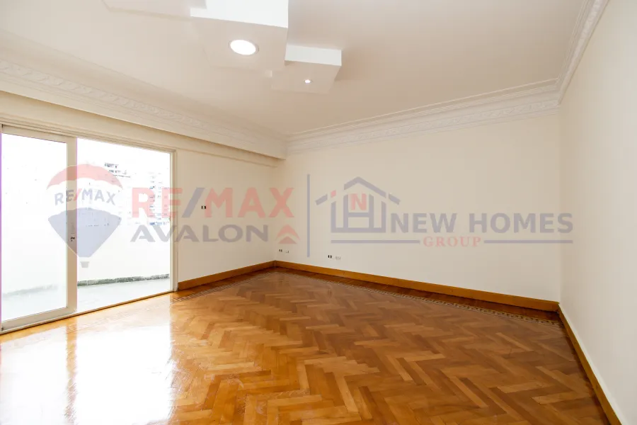 Apartment for sale 250 m Gleem (directly on the sea)