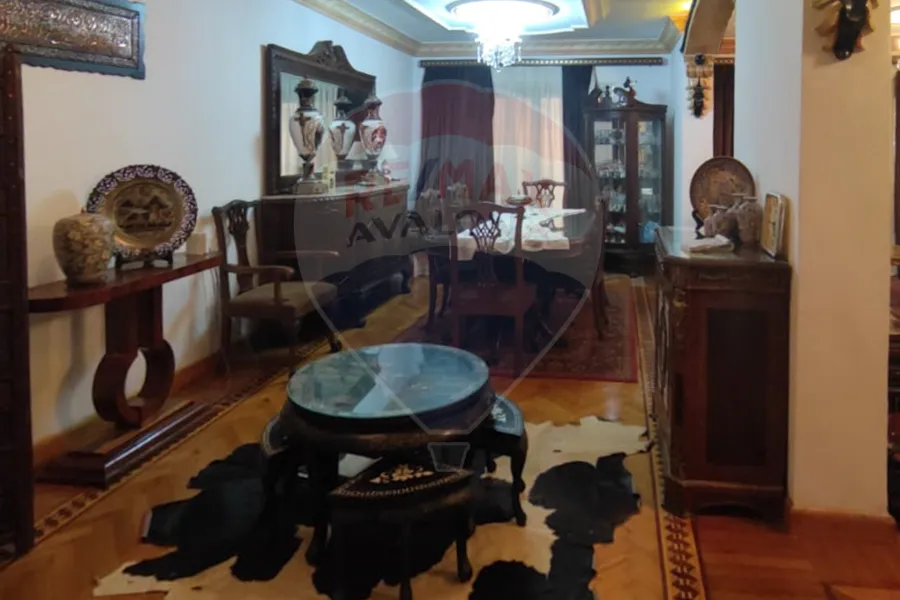 شقة للبيع 250 م محطة الرمل (ش عبد الفتاح يحيي)