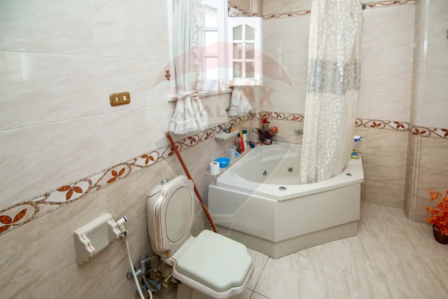 شقه + بنتهاوس للبيع 640 م سموحة (ش بهاء الدين الغتوري)