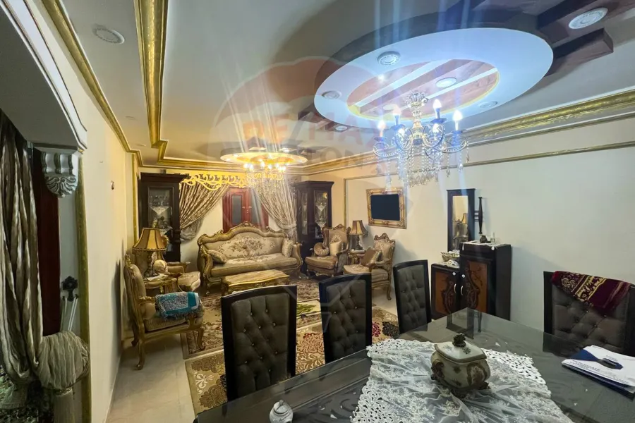 شقة للبيع 130 م محرم بك ( ش يكن)