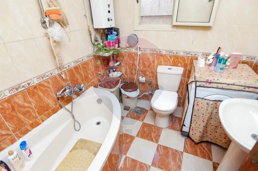 شقة للبيع 200 م سموحة (شارع ذكي رجب الرئيسي)