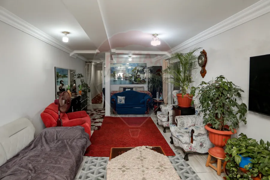 شقة للبيع 200 م سبورتنج(ش أحمد علام)