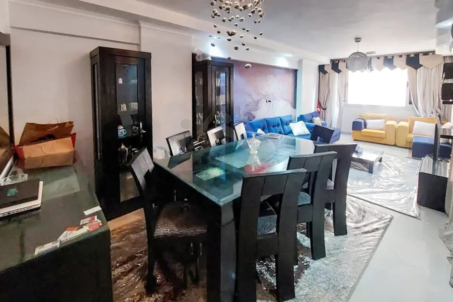 شقة للبيع 100 م سموحه (ش سيد فهمي)