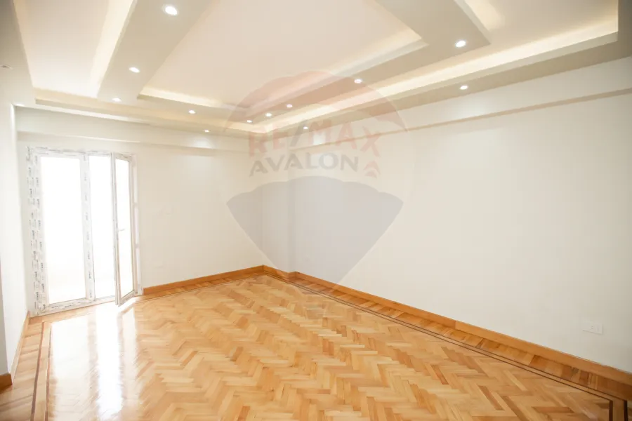 شقة للبيع 220 م مصطفى كامل (على الترام مباشرة) - أول سكن - شقة ناصية