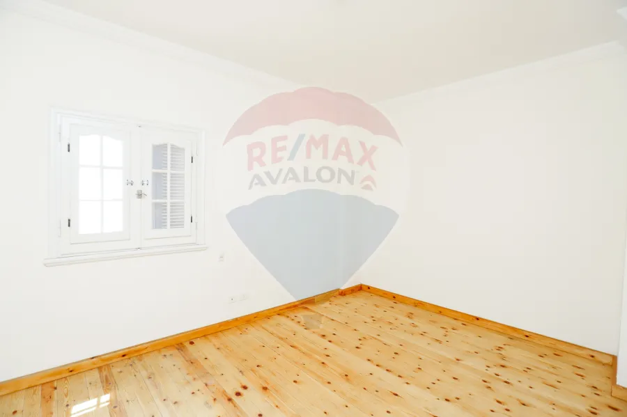 شقة للبيع ٢١٢ م جليم (شارع ابو قير الرئيسي)