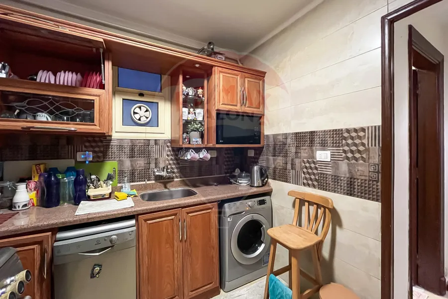 Apartment for sale 210 m Kafr Abdo (Sakinah bant Elhussin st.)