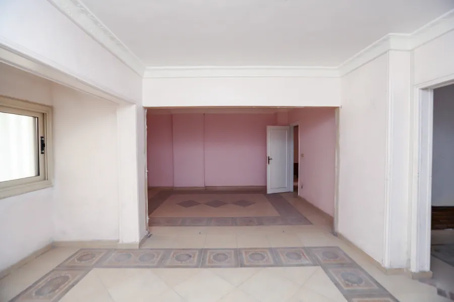 شقة للبيع 146م سموحة ( خطوات من جامع حاتم و مول زهران )