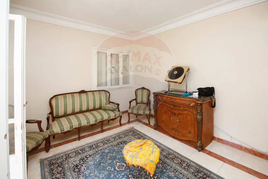 عقار للبيع 350م الأرض/800م مبانى لوران (خطوات من الترام)