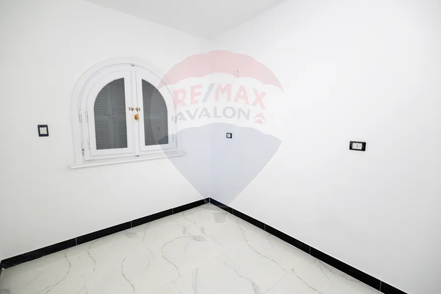 شاليه أرضي + حديقة للبيع الساحل (بالم بيتش)