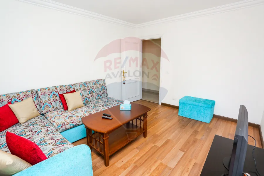 شقة للبيع 194 م زيزينيا (كومباوند بشارع ابو قير الرئيسي)