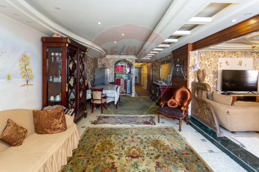 شقة للبيع 330 م سبورتنج (شارع طيبة)