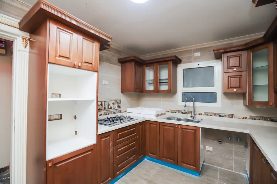 شقة للبيع 297 م الشاطبي (امام حديقة الشلالات)