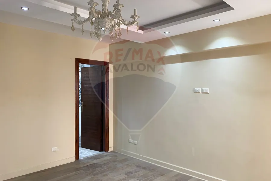 شقة للبيع 205 م رشدي (علي الترام مباشرة)