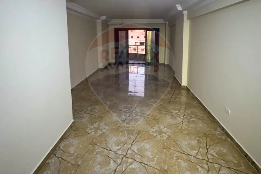 شقه للبيع  180 م لوران ( تاني نمره من البحر )