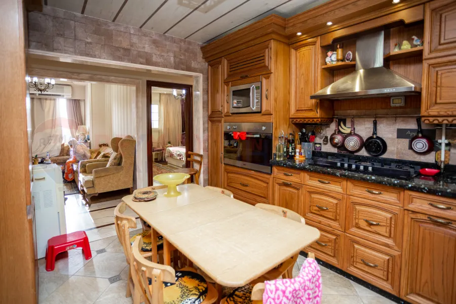 Apartment for sale 300 m Latin District (Aristo st.)