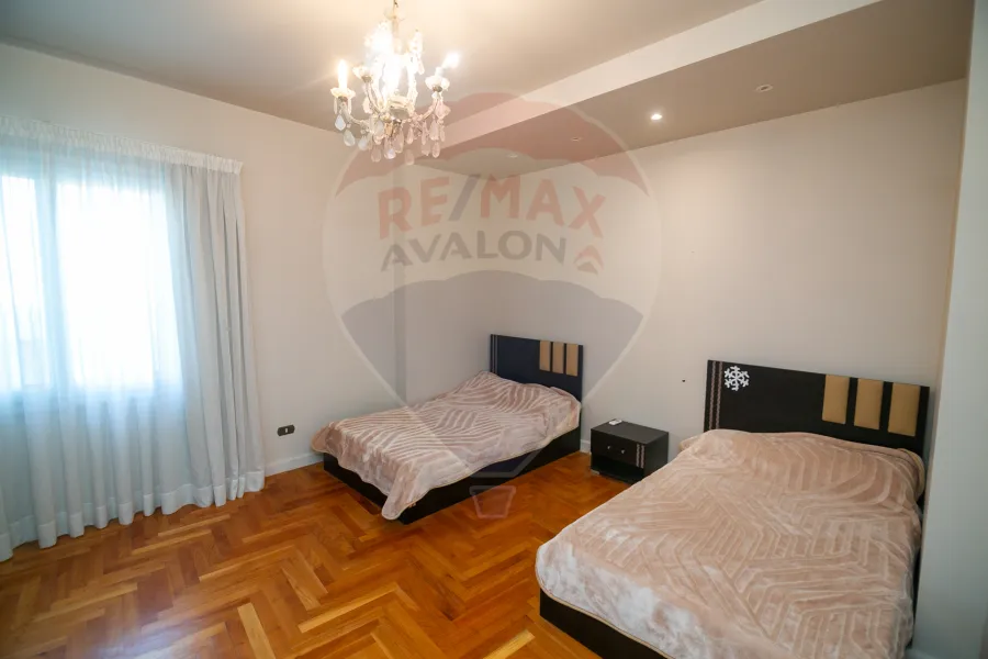 شقة للبيع 334 م  كفر عبده (بجوار British council)