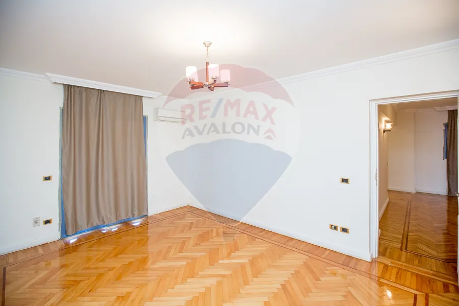 شقة للبيع 325 م وابور المياه ( فيو مفتوح علي النادي الاوليمبي وحدائق الشلالات )