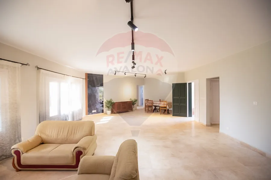 Standalone Chalet for sale (Palm Beach) 550 m